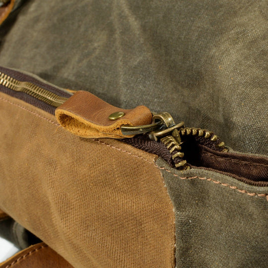 Eryndor | Two-tone Backpack in Waxed Canvas and Leather